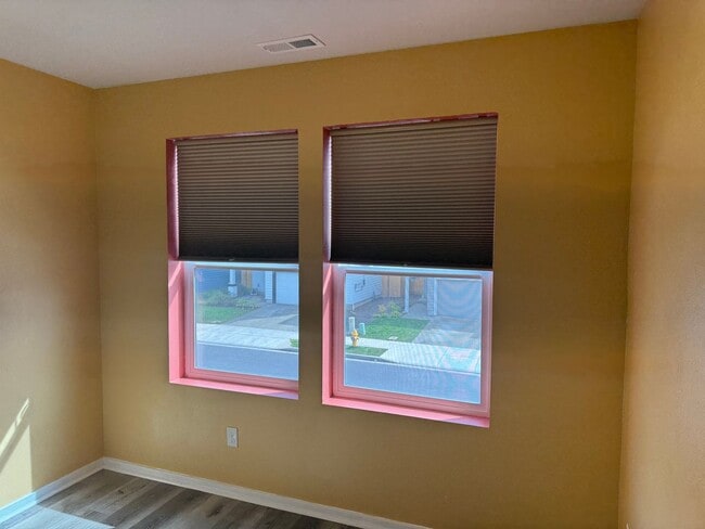 Building Photo - 4 bedroom 2.5 bathroom almost-new house in...