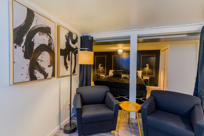 Building Photo - 393 Geranium Ave E