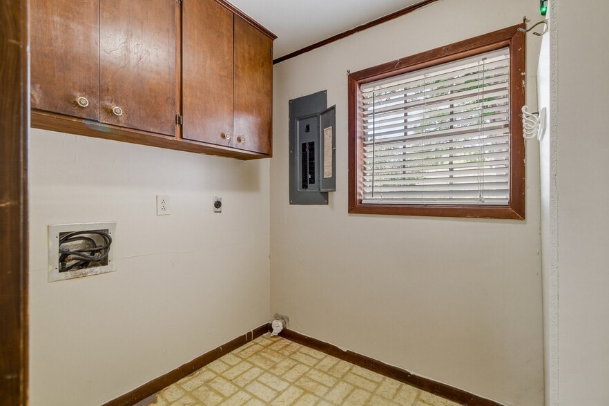 Building Photo - 103 Pecan Bayou Dr