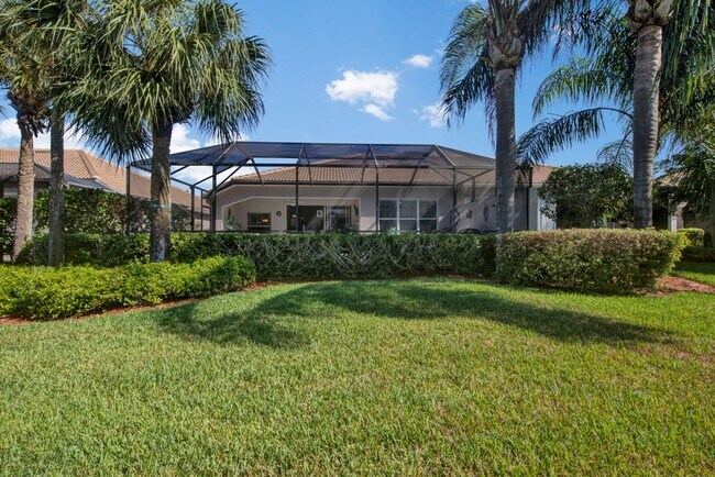 Building Photo - Rarely available Pool villa in Colonial Country Club!