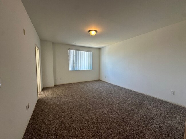 Building Photo - Available Low Income Unit - 2bed2bath condo in Canoga Park CA