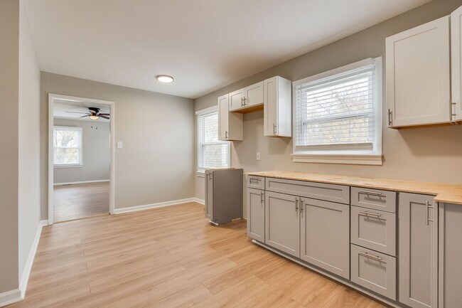 Building Photo - 2614 Mimosa Ln