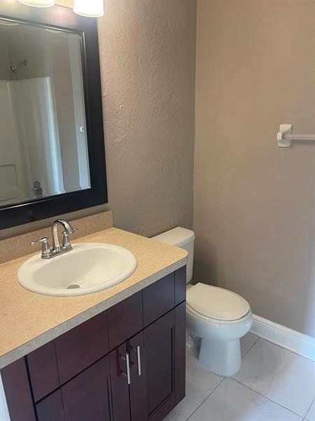 Building Photo - 8021 Sanibel Dr