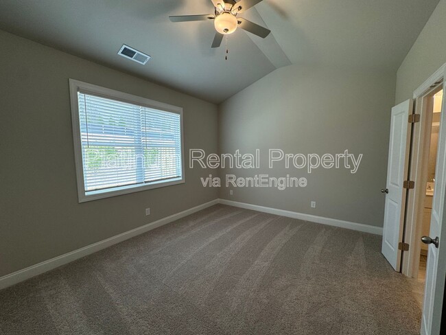 Building Photo - 265 Lakeside Pl