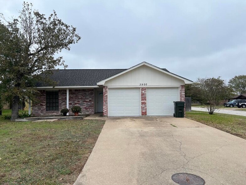 Building Photo - 3900 Windwood Cir