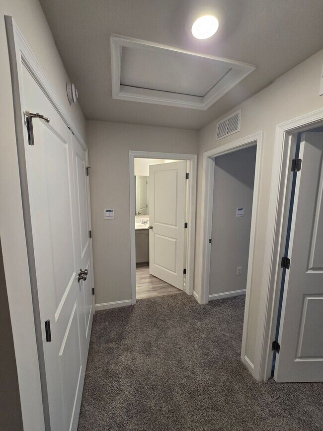 Building Photo - BRAND NEW 3 BEDROOM TOWNHOUSE IN PRINCE GEORGE