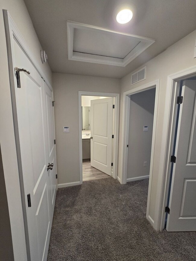 Building Photo - MOVE-IN SPECIAL: HALF OFF FIRST MONTHS RENT