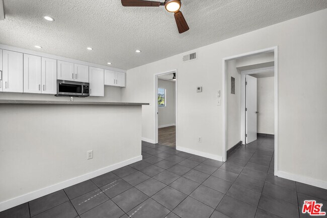 Building Photo - 7343 Comstock Ave
