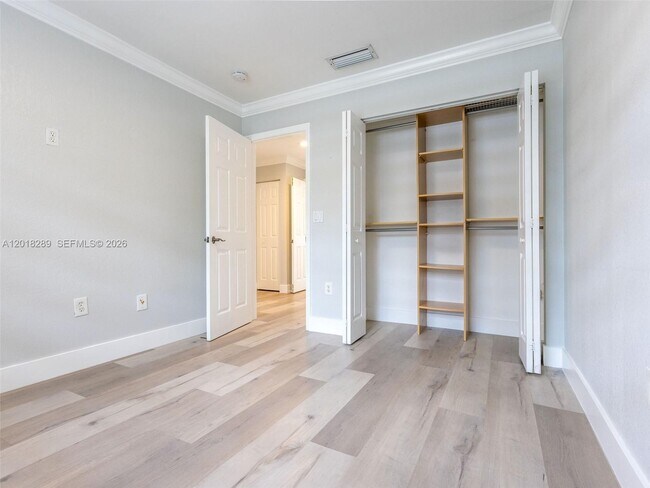 Building Photo - 16894 Crestview Ln