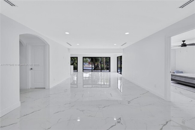 Building Photo - 1608 SW 5th Ct