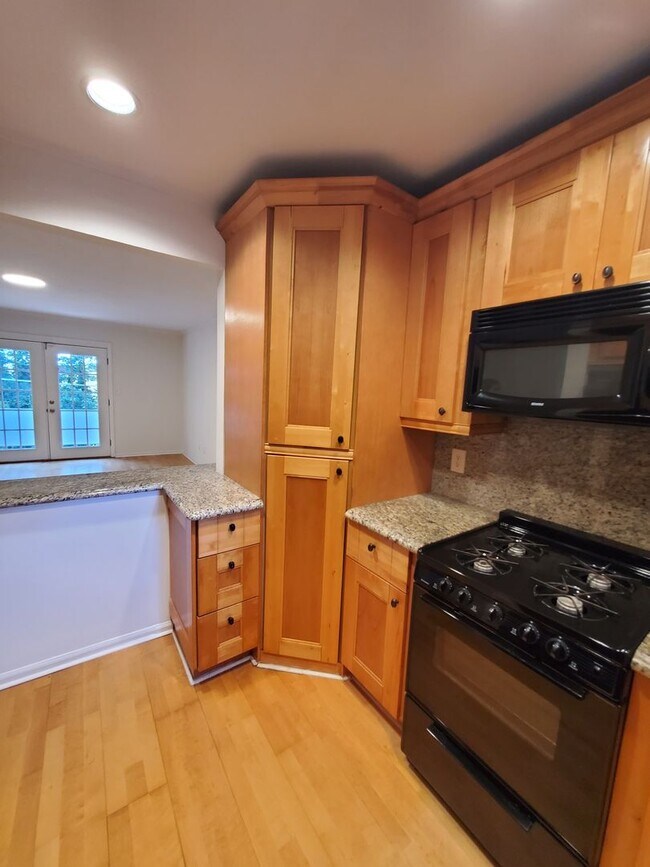 Building Photo - OPEN HOUSE This Sunday 12/07/25 @ 3:30PM until 4:00PM Charming 1-Bedroom Condo in Prime Sandy Spr...