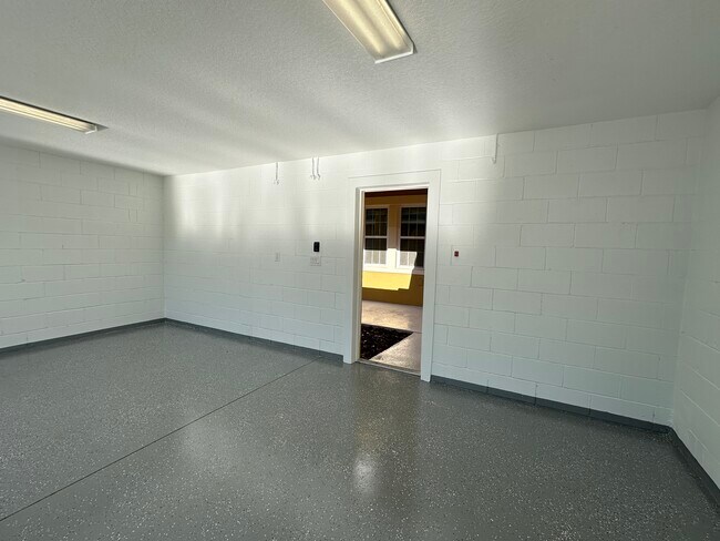 Building Photo - 15479 Sugar Citrus Dr