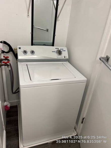 Building Photo - 3706 Tiffany Dr