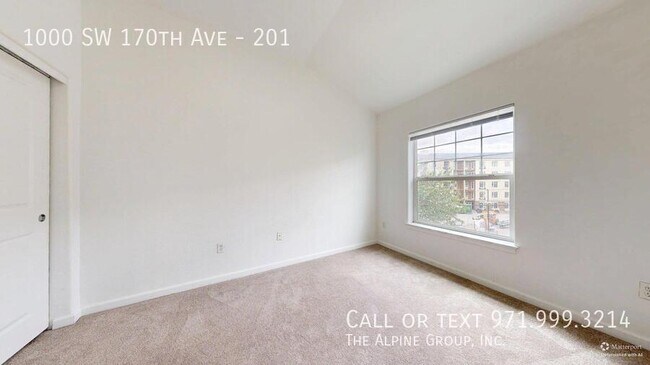 Building Photo - 1000 SW 170th Ave