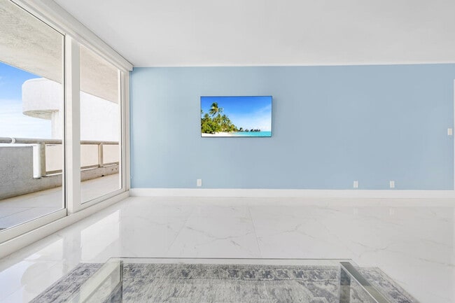 Building Photo - 1717 N Bayshore Dr