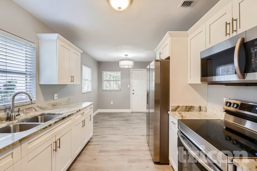 Building Photo - 8307 N Elmer St