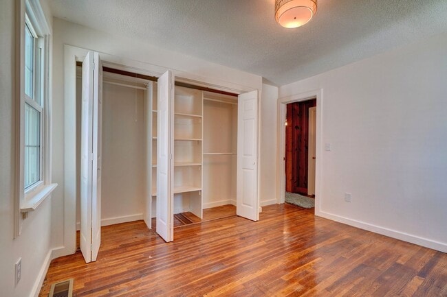 Building Photo - Charming Cape Cod Home - Detached Garage - Pet Friendly!