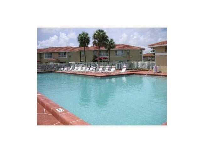 Building Photo - 10198 Twin Lakes Dr