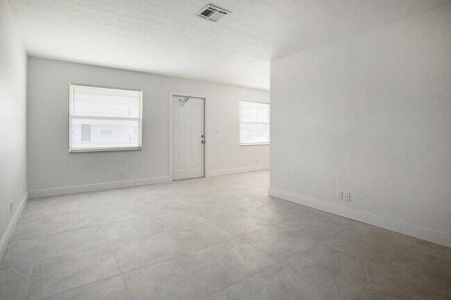 Building Photo - 1816 Prairie Rd