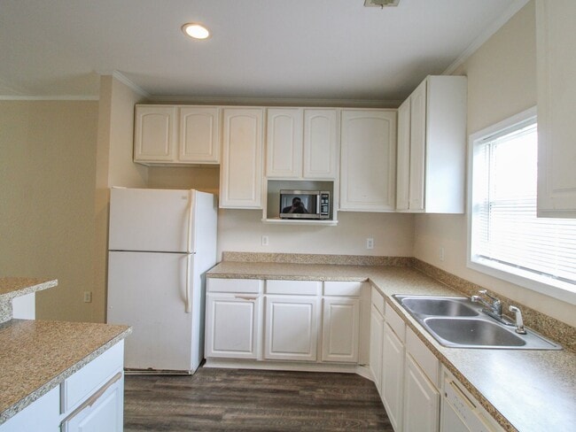 Building Photo - 122 Meadows Ln