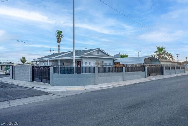 Building Photo - 5185 E Sun Valley Dr