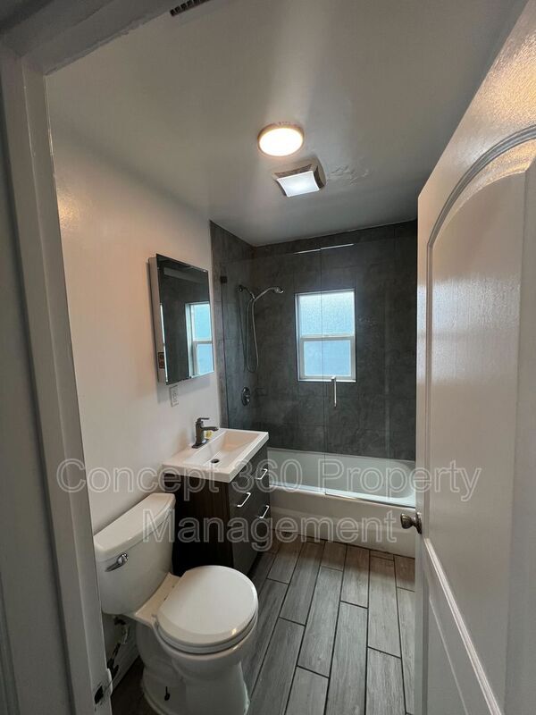Building Photo - 14101 1/2 ANDERSON PL