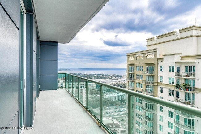 Building Photo - 1431 Riverplace Blvd