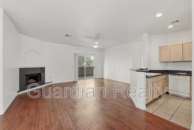 Building Photo - 2050 W Warm Springs Rd