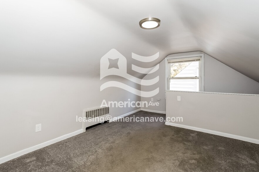 Building Photo - 17055 Lincoln Ave