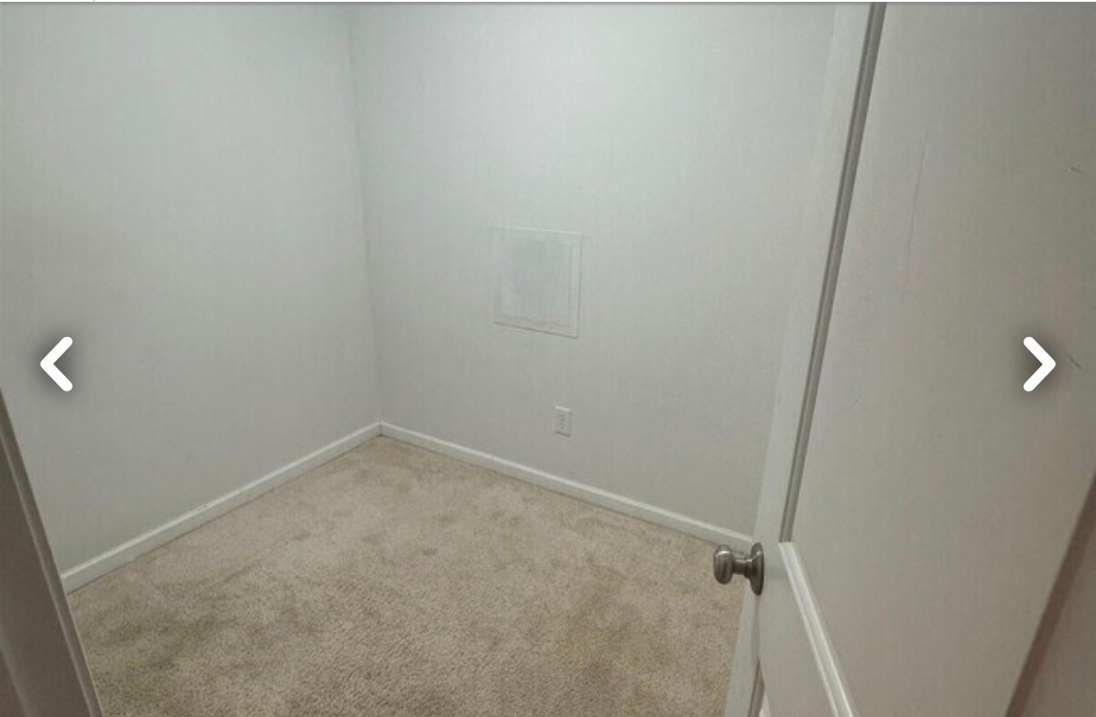 Building Photo - 2554 S Flat Rock Rd