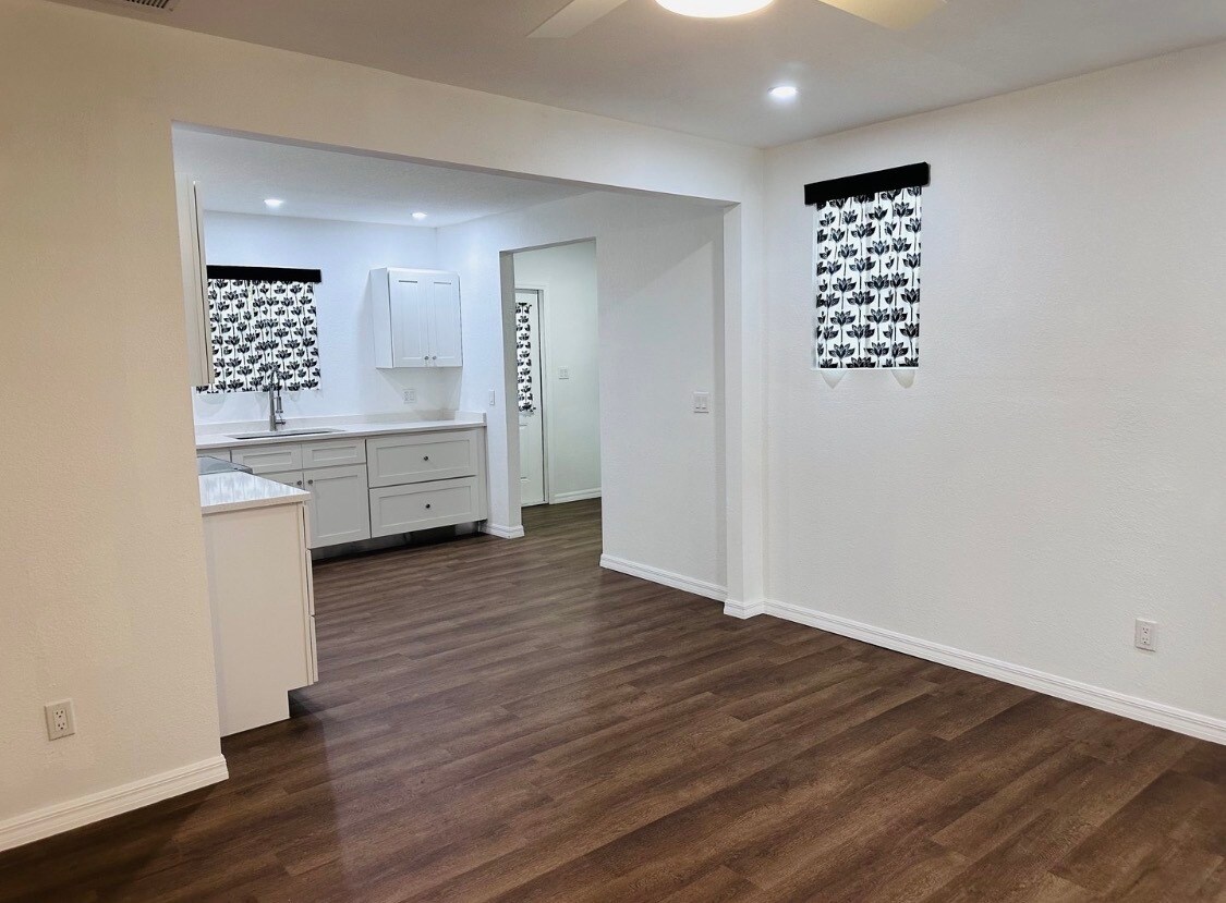 Building Photo - 329 NE 2nd St