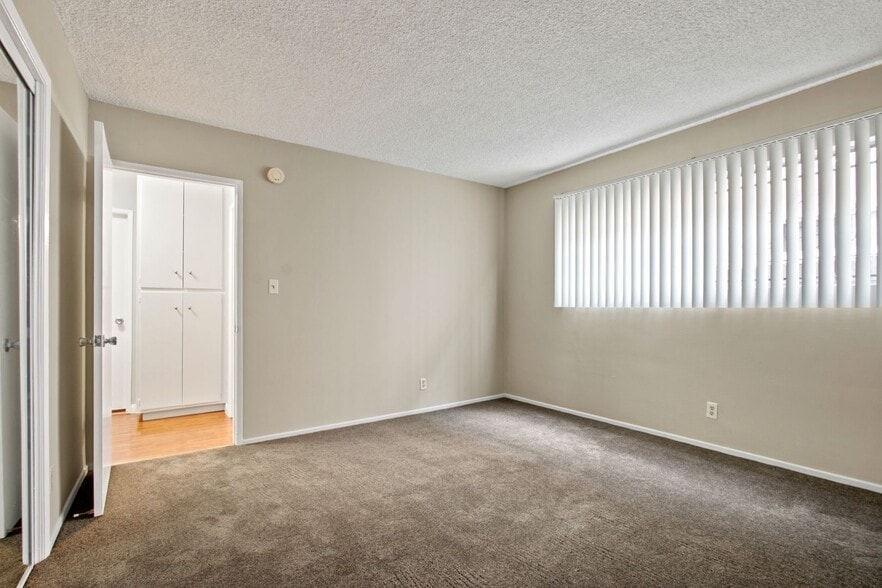 Building Photo - 3735 Mentone Ave