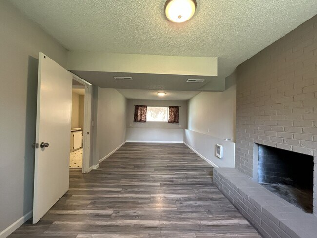 Building Photo - Spacious Milwaukie Home with Bonus Room, Large Fenced Yard and Shed/Workshop