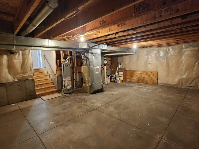 Building Photo - ~Applications Pending~ 3 Bedroom, 3 Bath Home for rent Close to the Hospital