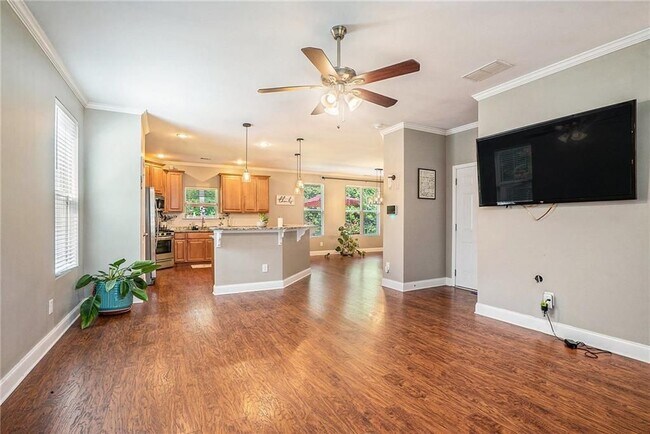 Building Photo - 2061 Hutton Dr