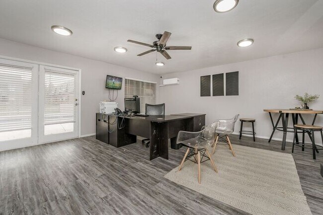 Building Photo - 4320 Canyon Dr