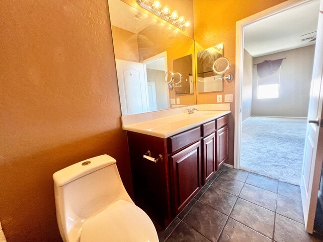 Building Photo - 879 E Stottler Dr