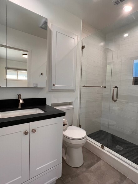 Building Photo - 6641 Glade Ave