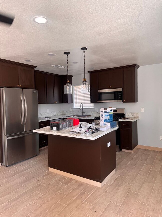 Building Photo - Newly Remodeled 2 Bedroom, 2 Bath Back House