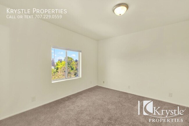 Building Photo - 136 Frisbie St