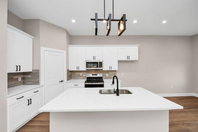 Building Photo - 7540 Charlie St