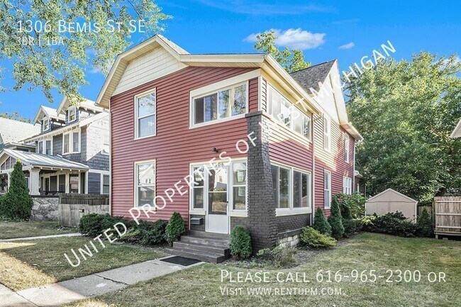 Building Photo - Available Now | 3 Bedroom 1 Bath Lower Lev...