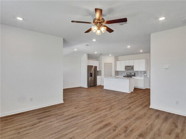 Building Photo - 100 Sweetwater Crk Ln