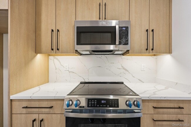 Building Photo - 325 Manville Rd