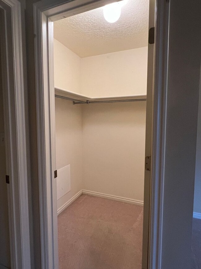 Building Photo - Cozy Orem Condo Near Everything!
