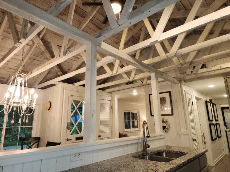 Building Photo - 6523 Village Point Dr