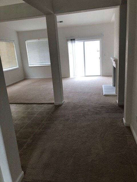 Building Photo - Very nice home near golf course