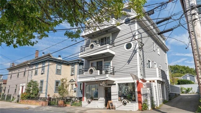 Building Photo - 492 Thames St