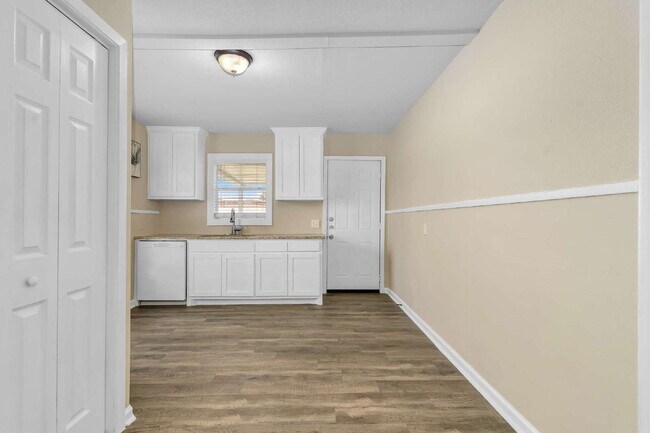 Building Photo - Cozy 2 Bedroom 1 Bath Duplex in Cleburne T...