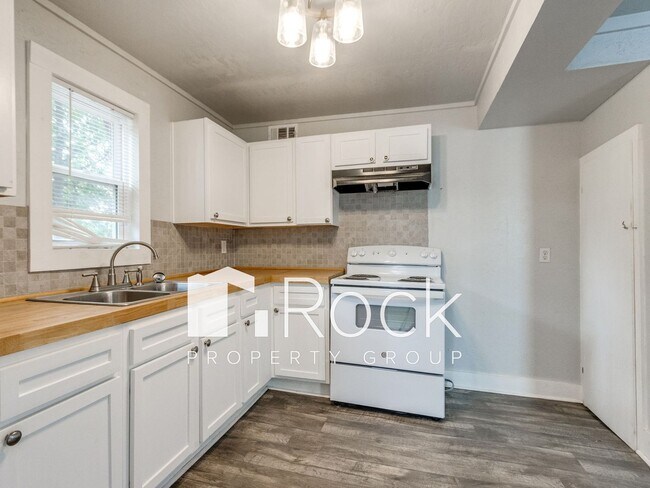 Building Photo - Updated Cozy 2 Bed 1 Bath Home in Guthrie ...